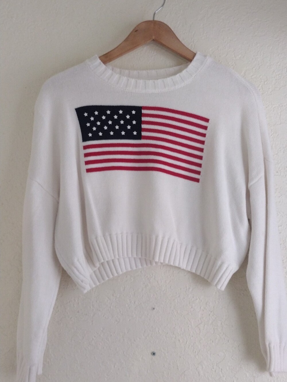 Moon & Madison American Flag Cropped Knit Sweater White Size Small - Picture 2 of 6